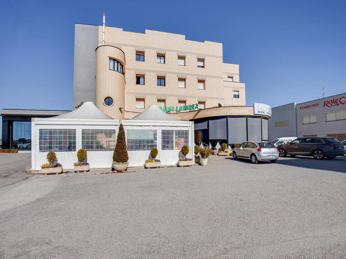 Hotel Restaurante Blanc I Negre 2 Agramunt Bagian luar foto