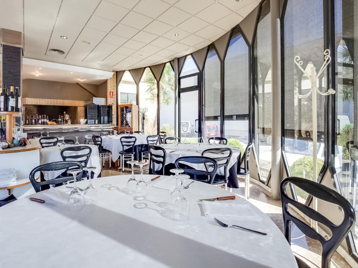 Hotel Restaurante Blanc I Negre 2 Agramunt Bagian luar foto